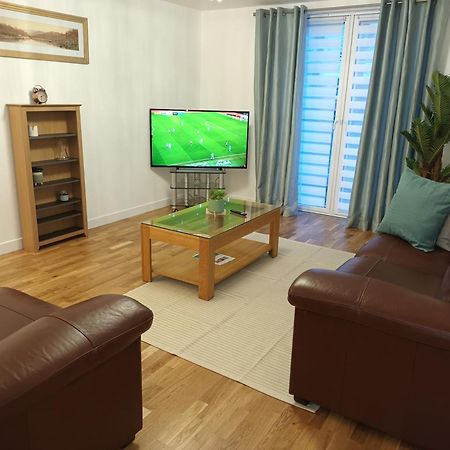 Spacious Elegant 2-Br Apartment In Aberdeen City Centre Exterior photo