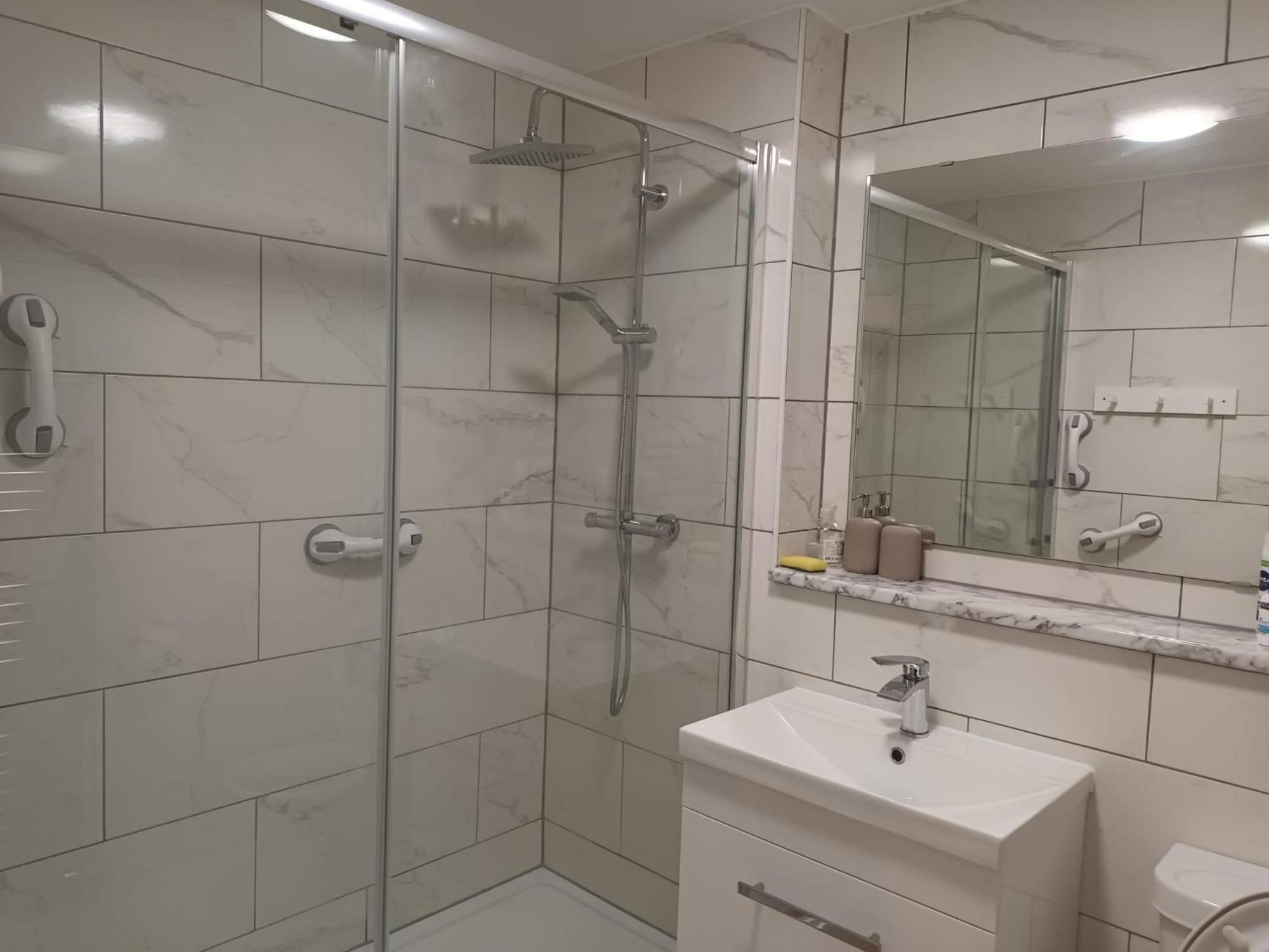 Spacious Elegant 2-Br Apartment In Aberdeen City Centre Exterior photo